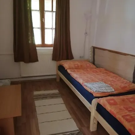 Var-lak Vendeghaz Fuzer
