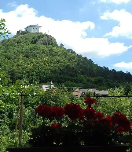 Vár-lak *
